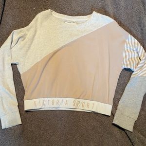 Victoria sport crew neck , size large